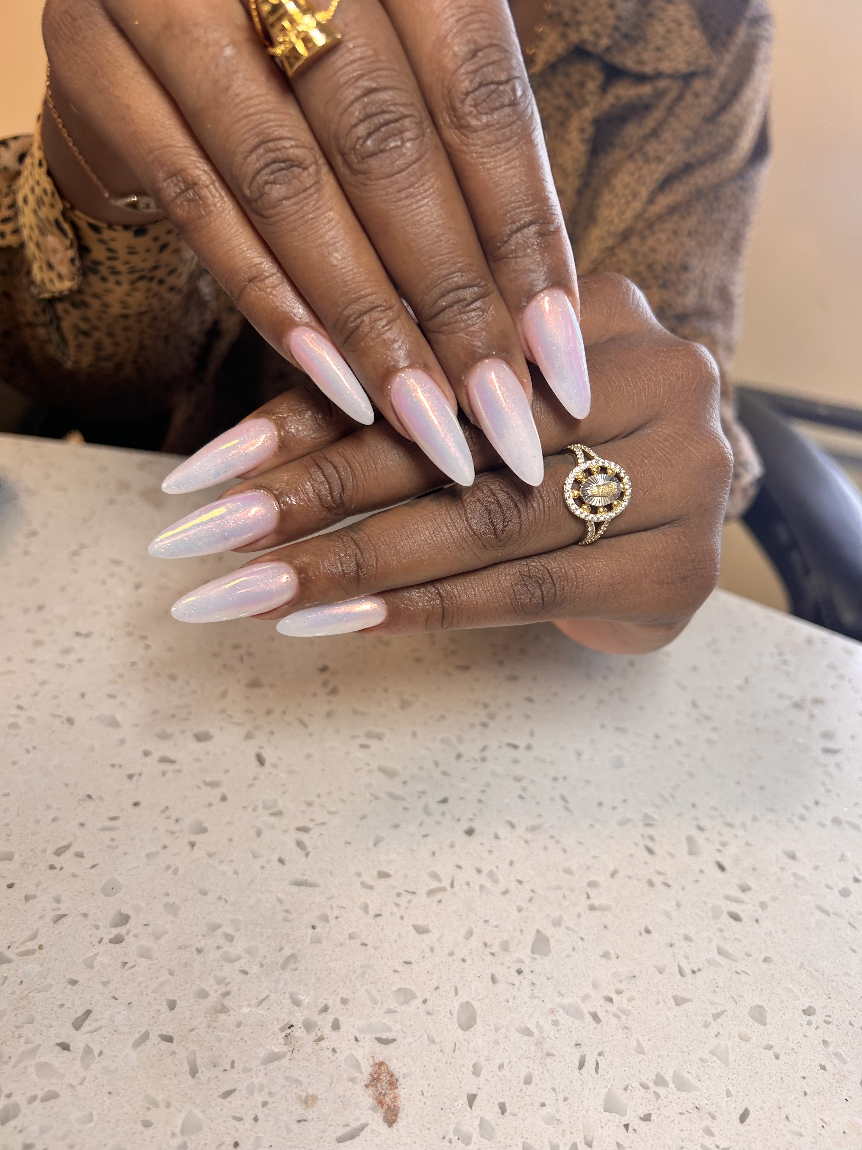 L almond Acrylic + chrome